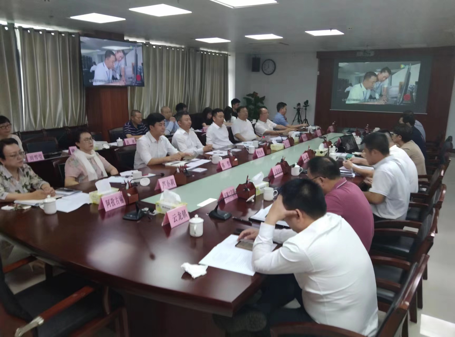 东方企业创新发展中心主任张士文与农业农村部全国畜牧总站党委书记时建忠座谈