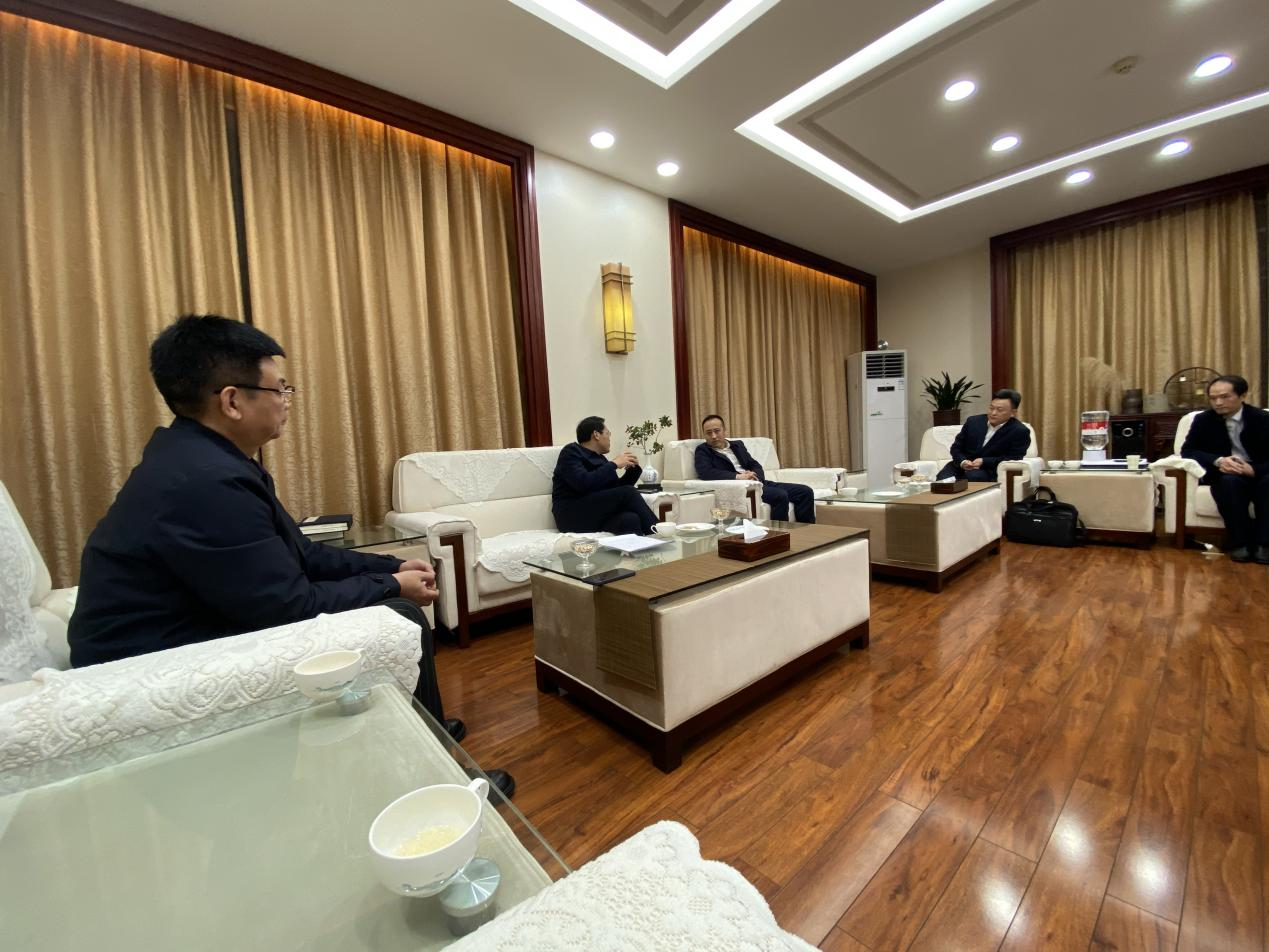 东方企业创新发展中心秘书长、国信中科信息技术研究院院长姜洪成带队前往襄阳进行交流考察
