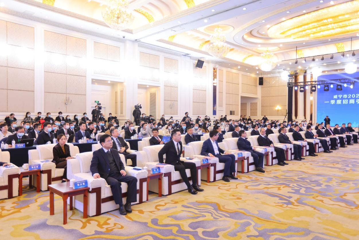 东方企业创新发展中心秘书长、国信中科信息技术研究院院长姜洪成受邀出席咸宁市2022年一季度招商引资项目集中签约活动并受聘为“咸宁市招商大使”