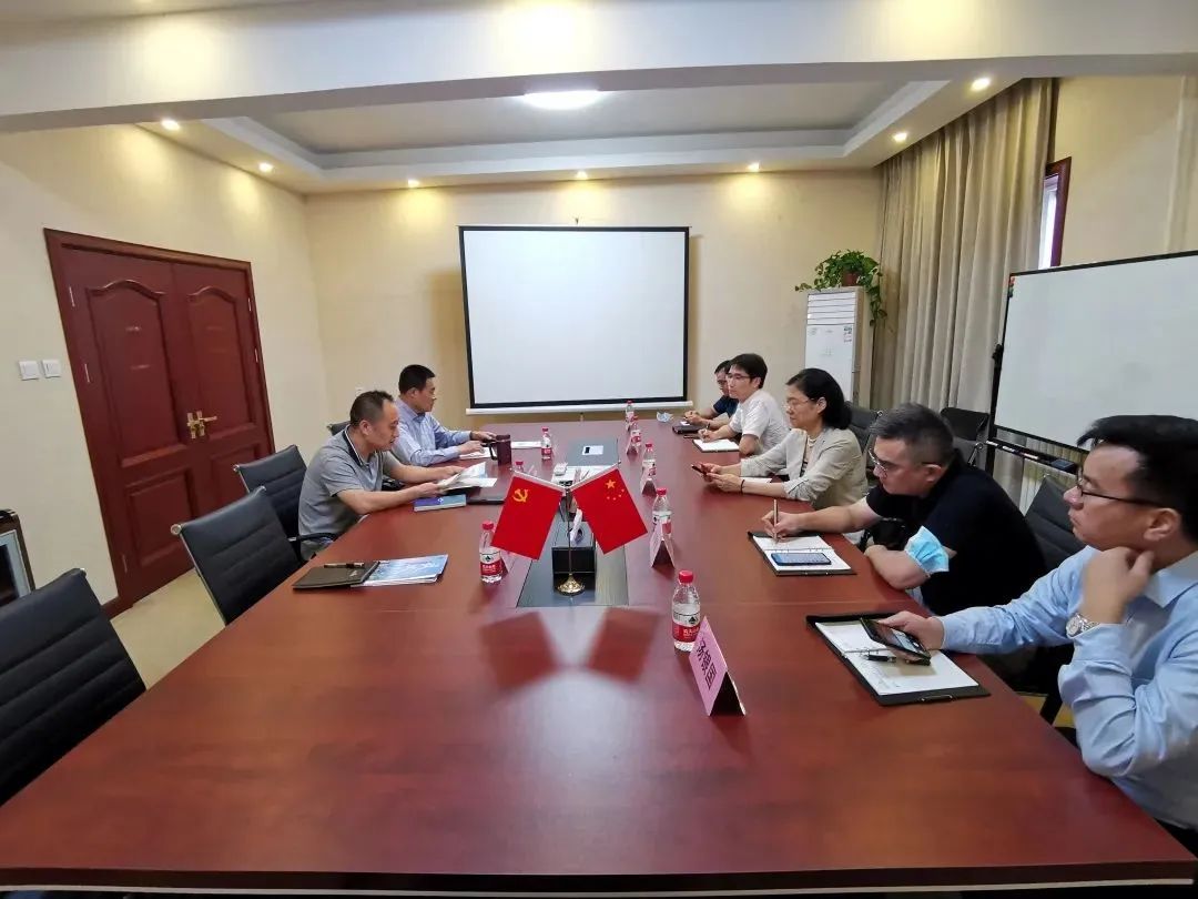 武汉市人民政府驻北京办事处主任许丽华一行来访我中心