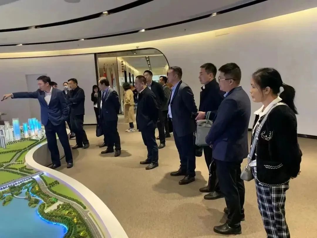 姜洪成常务副主任带队赴武汉市江汉区考察