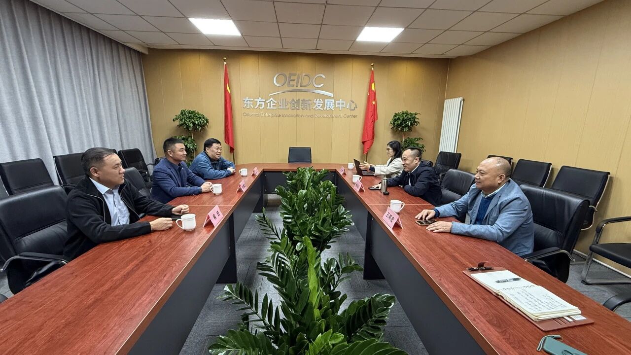 黄金叶酒业一行赴中心拜会交流